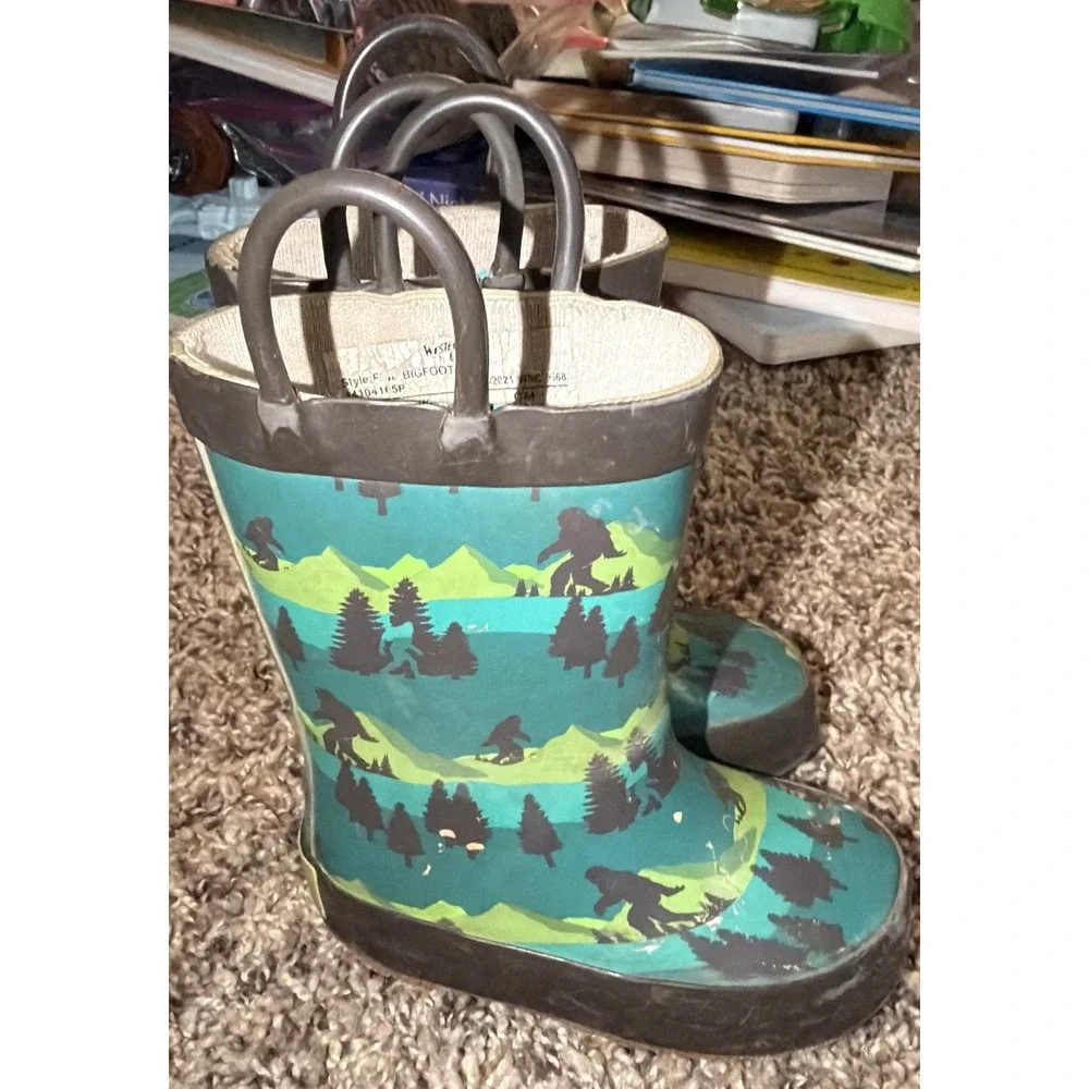 Western Chief- Rain Boots Green Sasquatch Forest Pattern Size 5